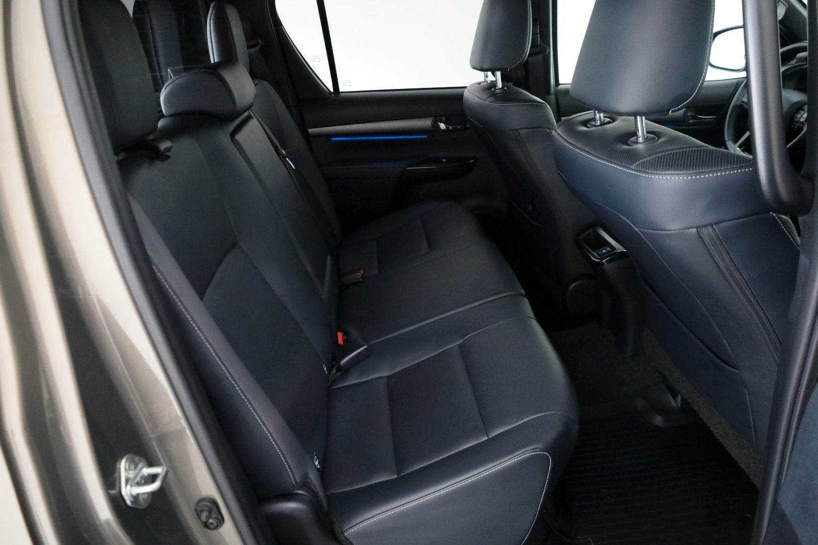 Fahrzeugabbildung Toyota Hilux 2.8 D-4D Invincible Sport,ACC,AHK,Rollo el