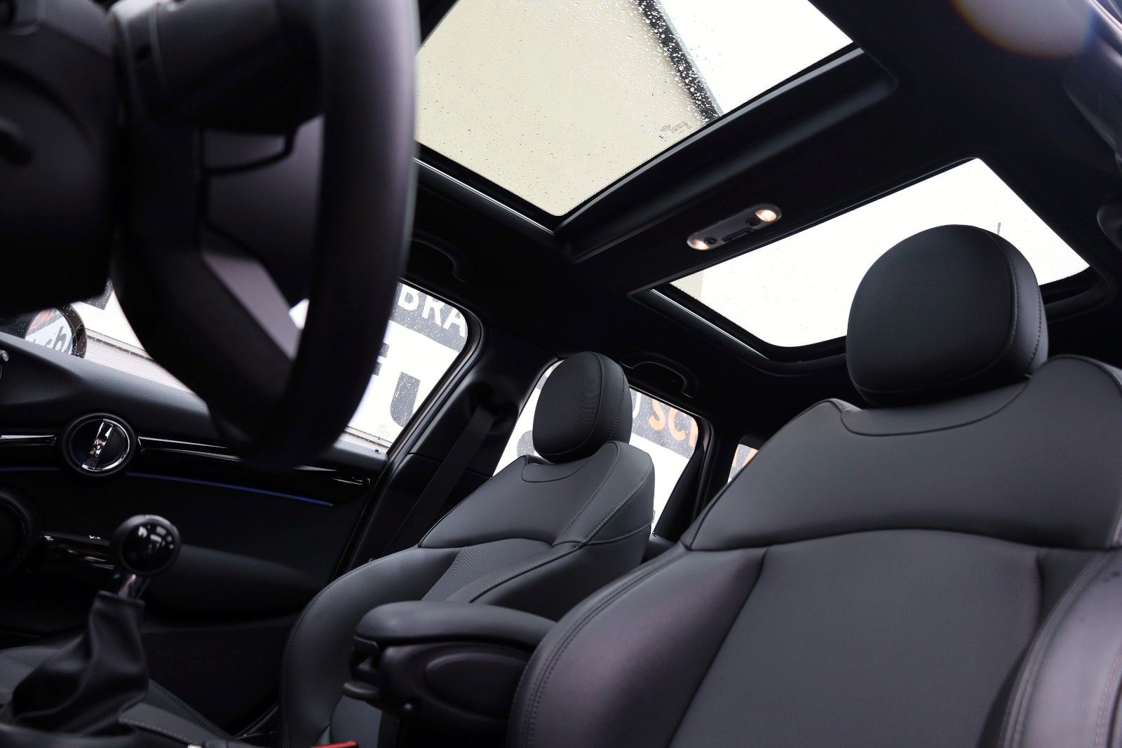 Fahrzeugabbildung MINI COOPER Mini 5-trg,Leder,Navi,Panorama,LED