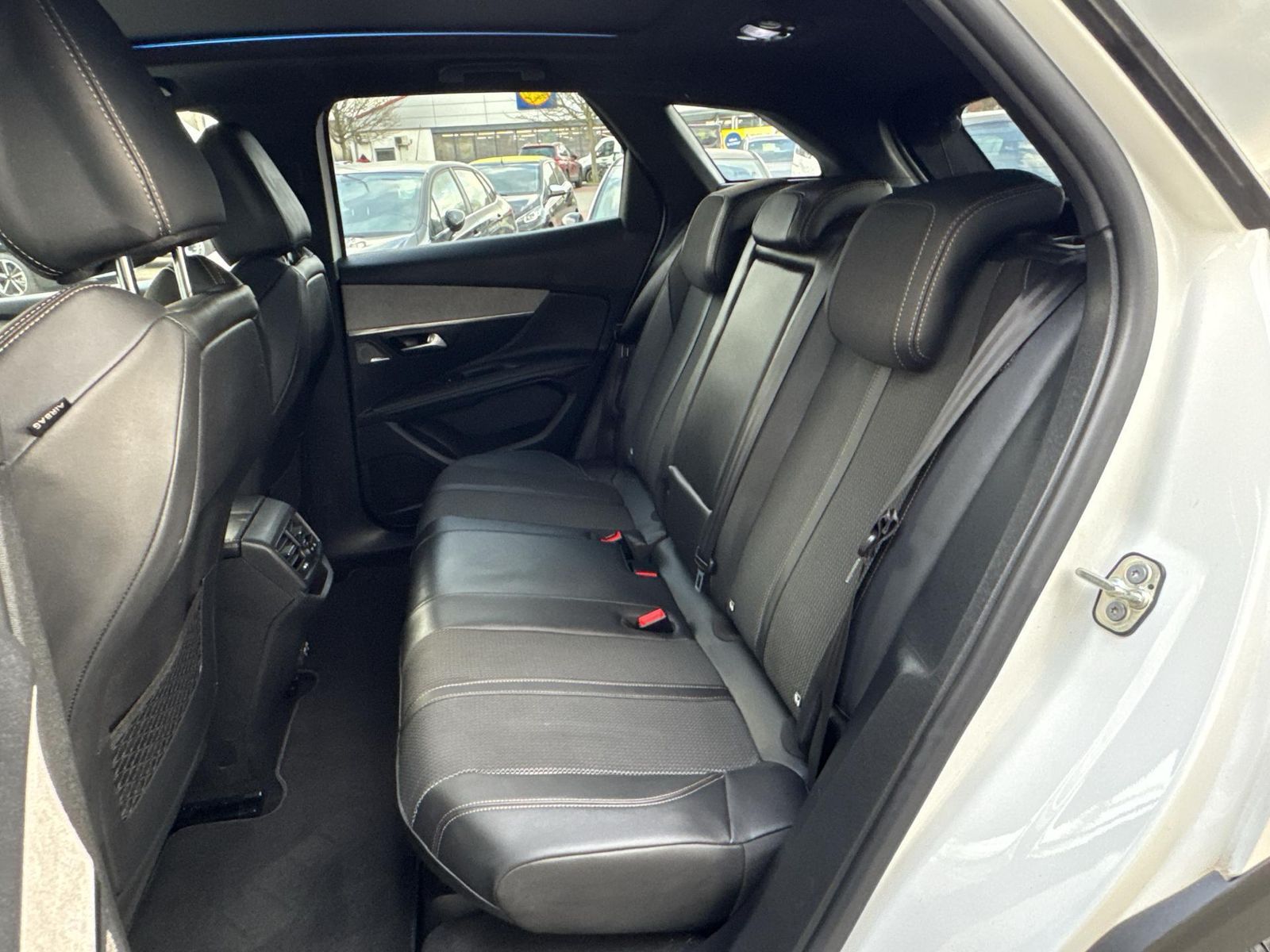 Fahrzeugabbildung Peugeot 3008 GT Line MEGADEAL! inkl AHK+ 8FACHBEREIFT