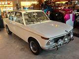 Mercedes-Benz OLDTIMER BMW 2002TI - Mercedes-Benz 200: Kleinwagen