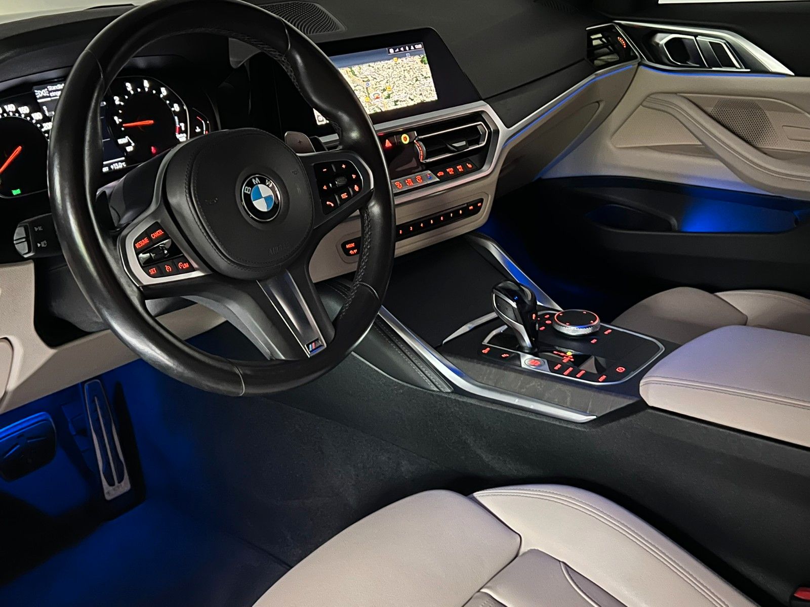 Fahrzeugabbildung BMW M440 i xDrive/LED/DAB/KAM/MEMORY/BICOLOR 19 ZOLL