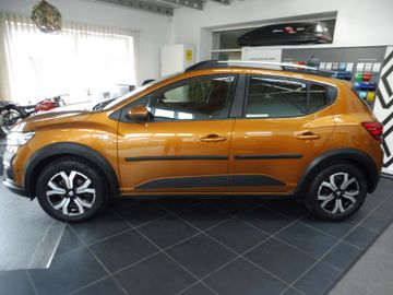 Dacia Sandero III Stepway Comfort LPG, 8-fach bereift