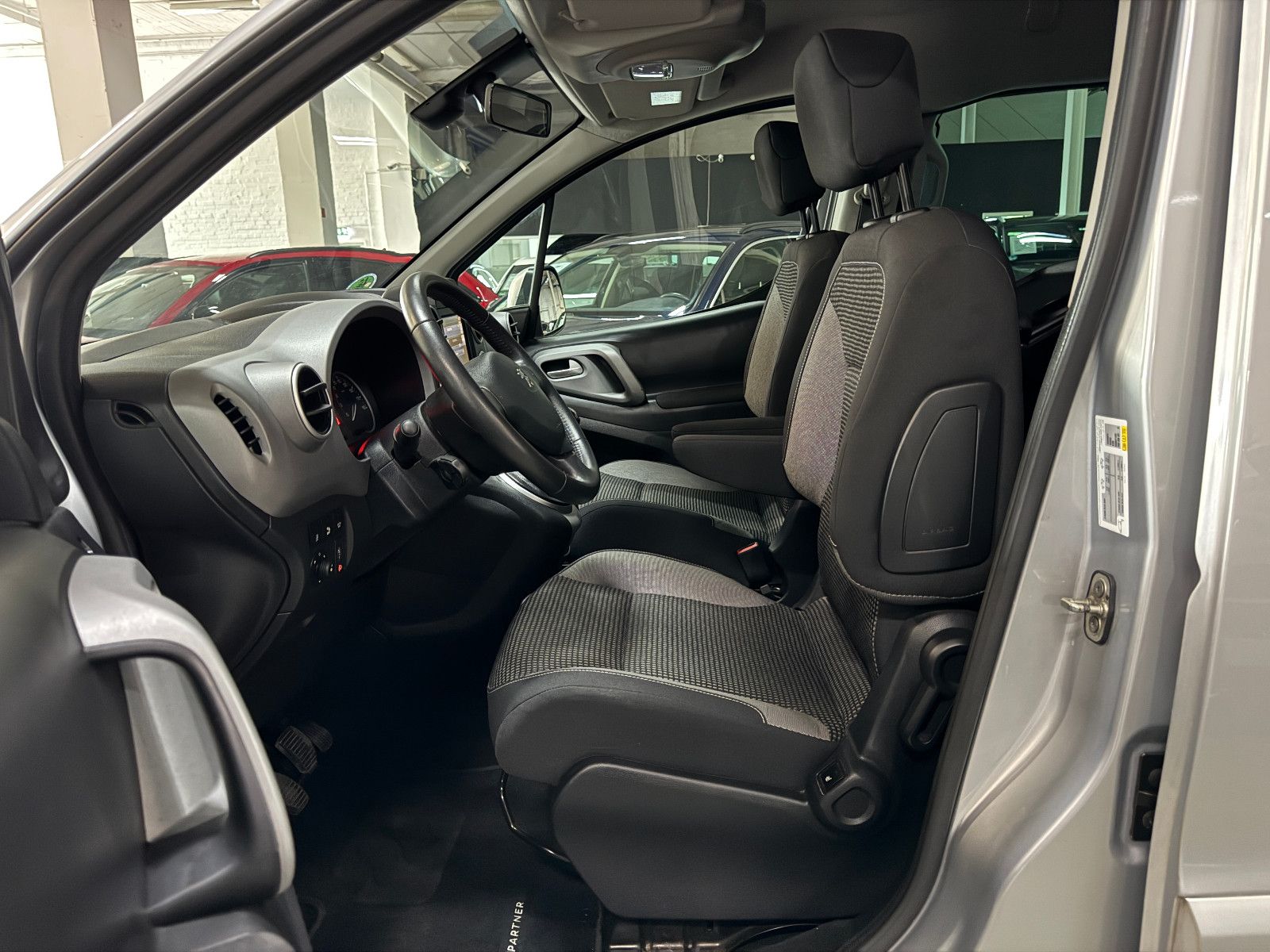 Fahrzeugabbildung Peugeot Partner Tepee 1.6 HDI ALLURE PDC SHZ KLIMA 2HAND
