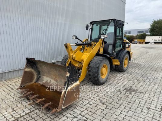 CAT 906M