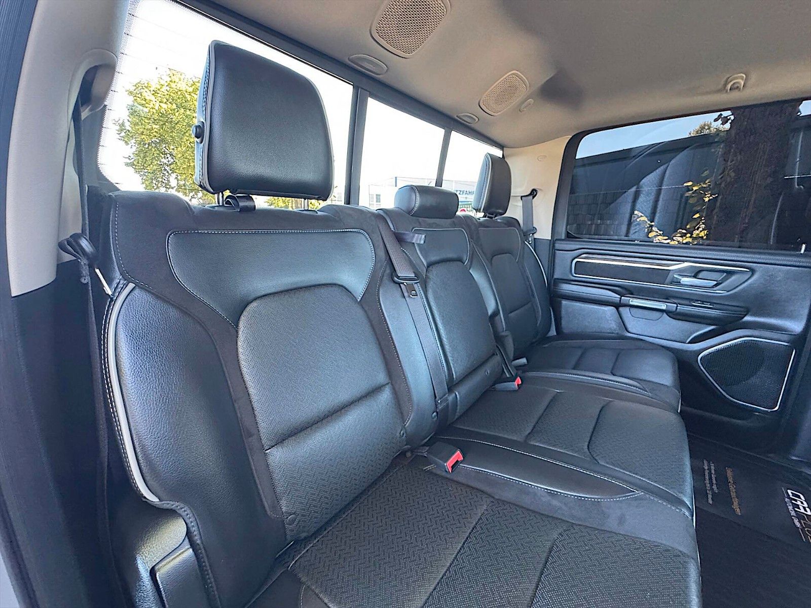 Fahrzeugabbildung Dodge RAM 5.7 V8 HEMI Night LARAMIE 4x4 LONGBED 19%