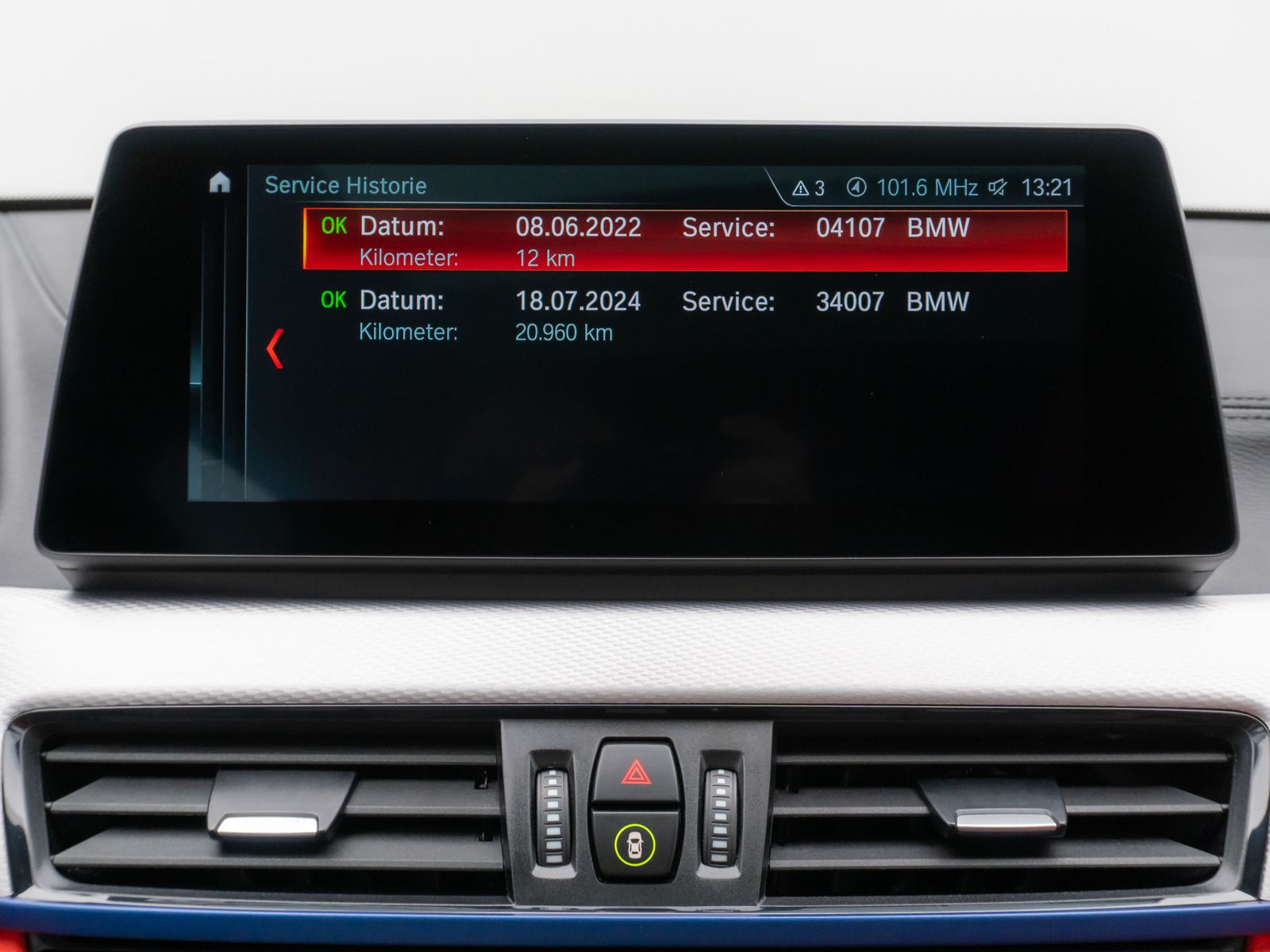 Fahrzeugabbildung BMW X2 xD25d M Sport Panoram Kamera HUD DAB HiFi 20"
