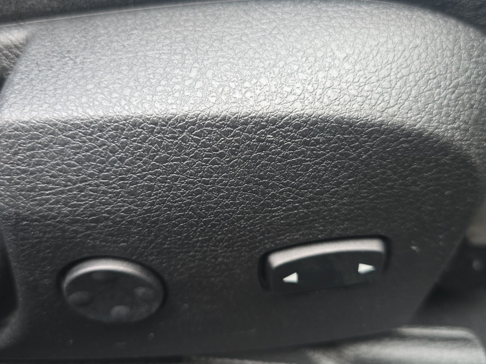 Fahrzeugabbildung BMW 330 e iPerformance M-Sportpaket +LED+ALCANTARA