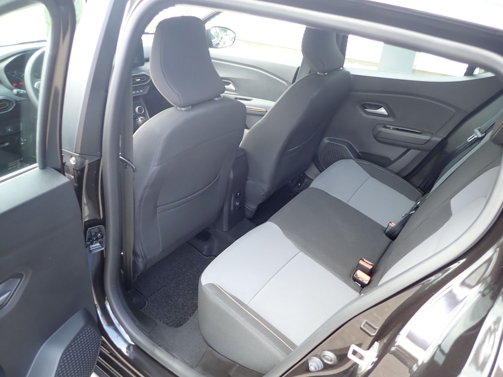 Fahrzeugabbildung Dacia Sandero STEPWAY TCe 110 EXTREME+/SHZ/NAVI/