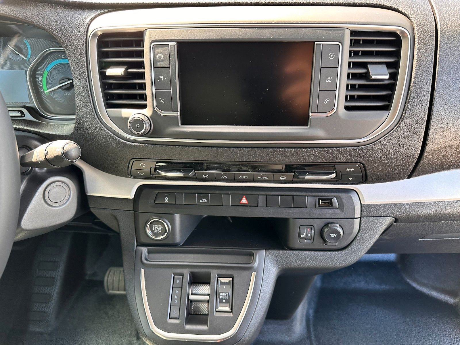 Fahrzeugabbildung Citroën e-Jumpy Kasten Standard 75KWh Navi Sítzhzg