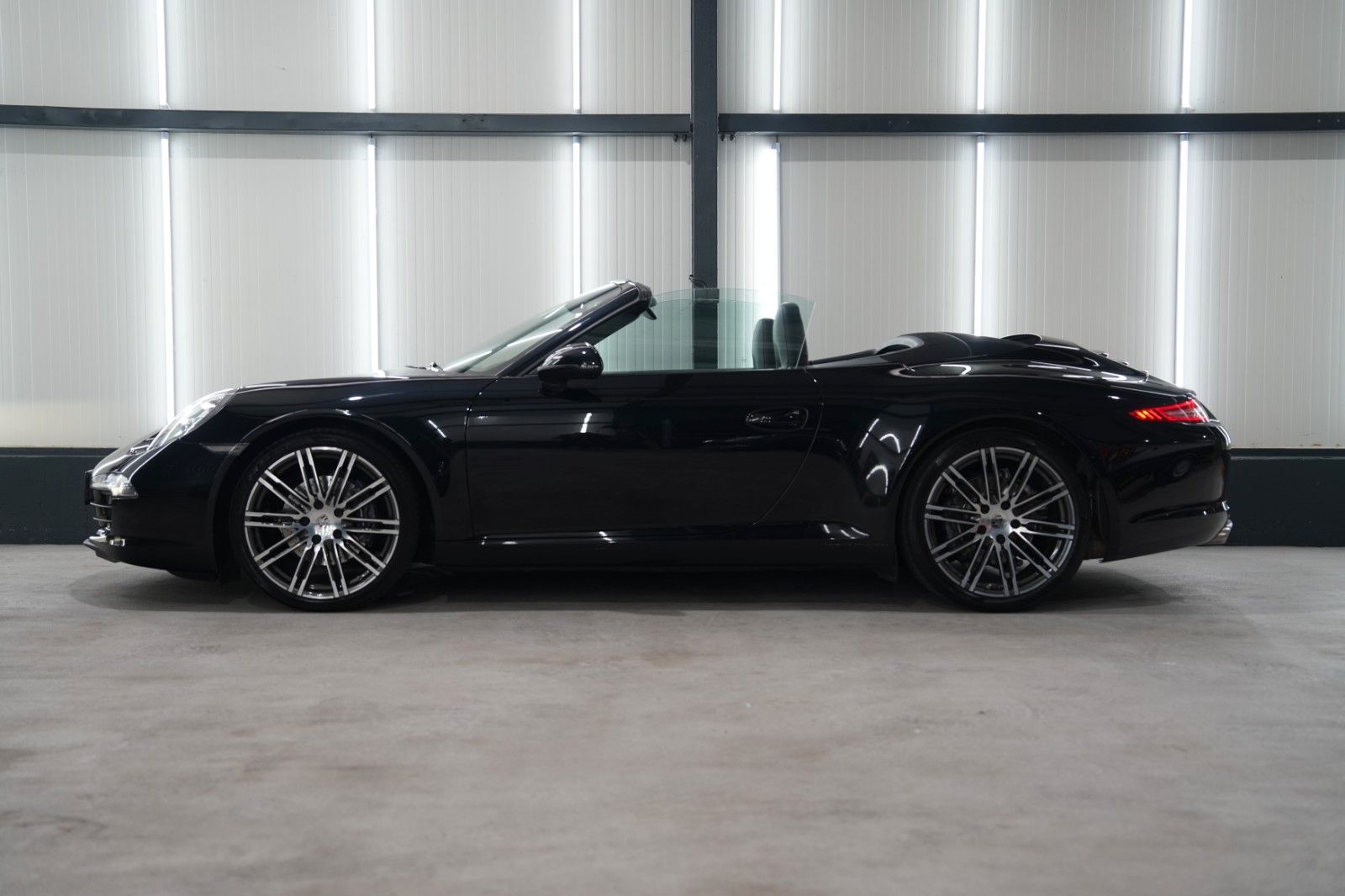 Fahrzeugabbildung Porsche 911 Carrera Cabriolet Black Edition Sport-Chrono