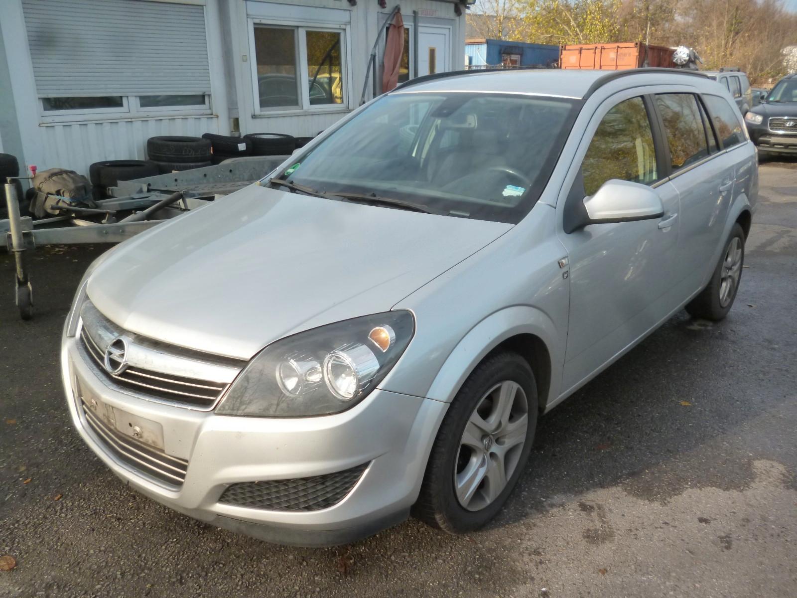 Opel Astra 2010 — interior