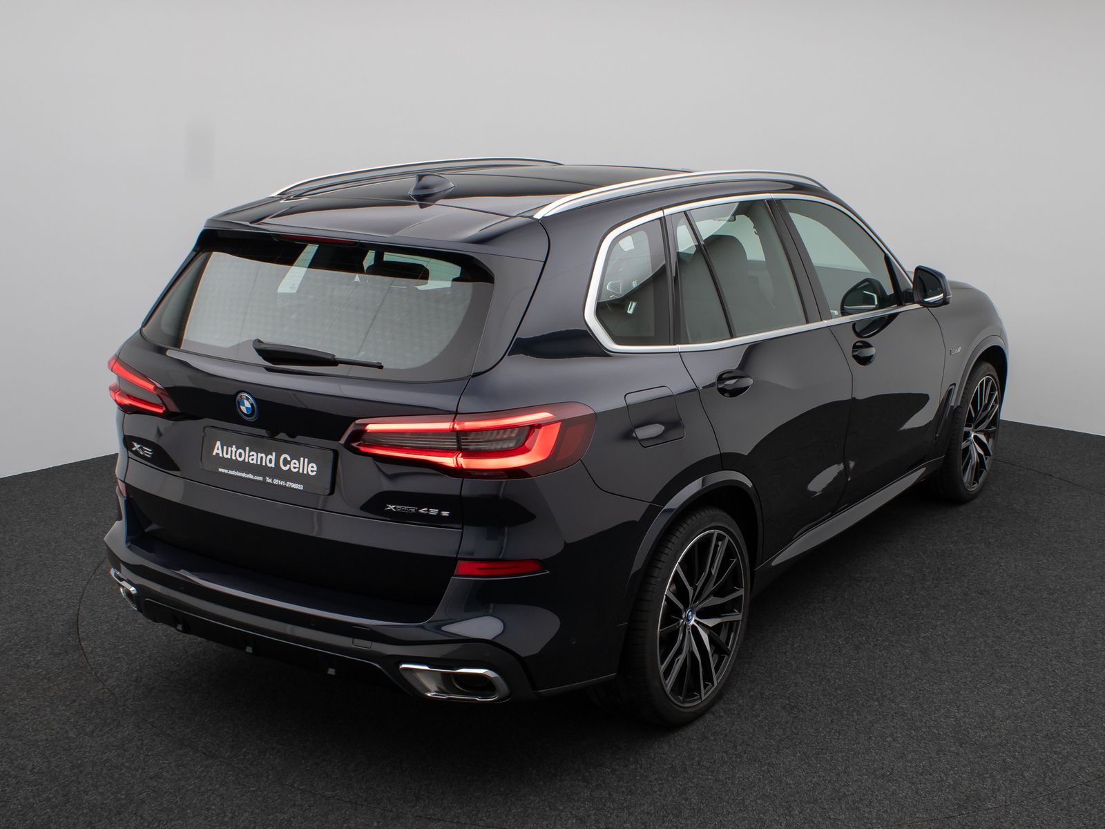 Fahrzeugabbildung BMW X5 xD45e M Sport Panorama HUD HiFi DisKey 22Zoll