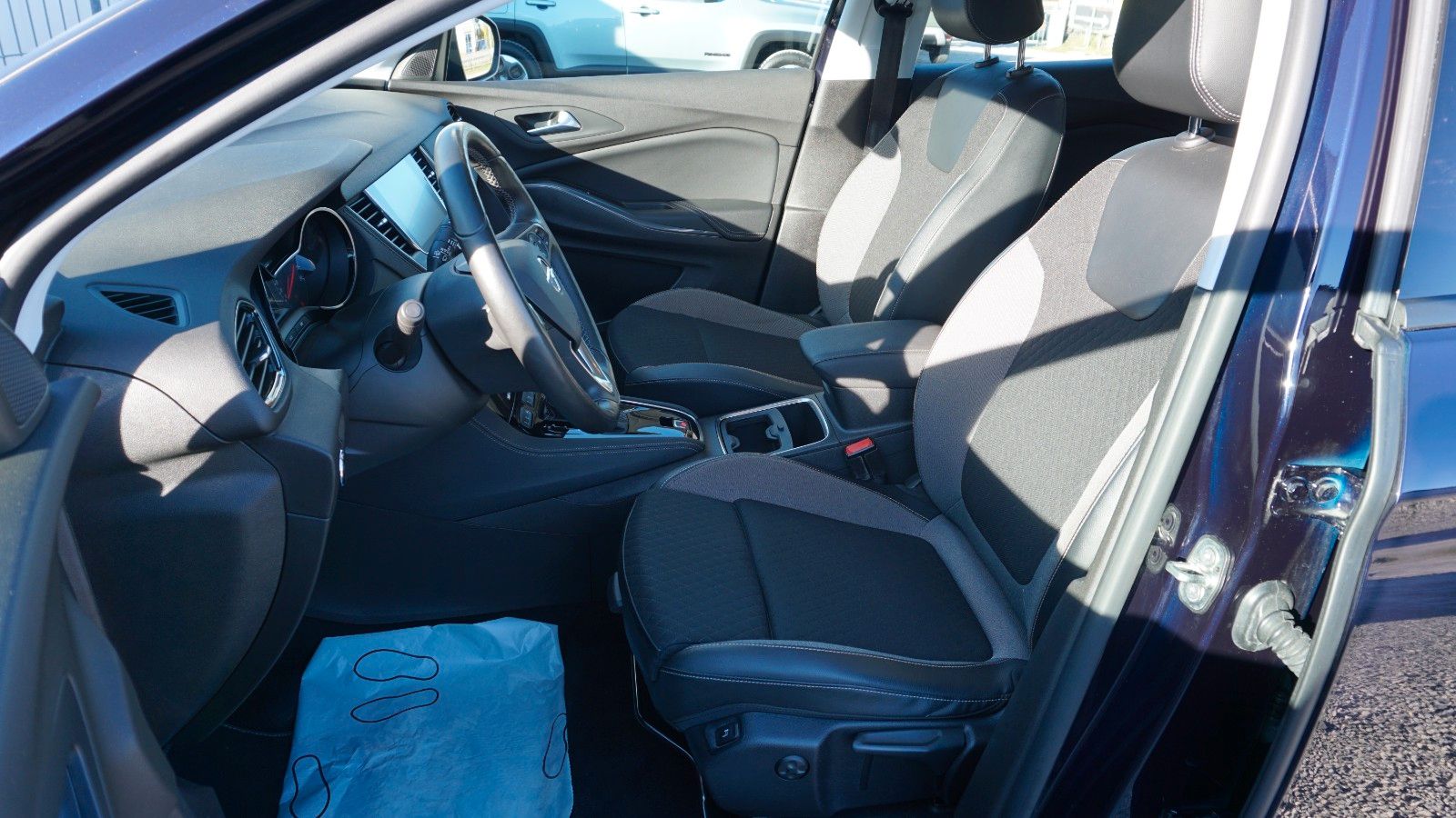 Fahrzeugabbildung Opel Grandland X T.Leder,Navi,Kamera,Bi-LED,SR+WR,AHK