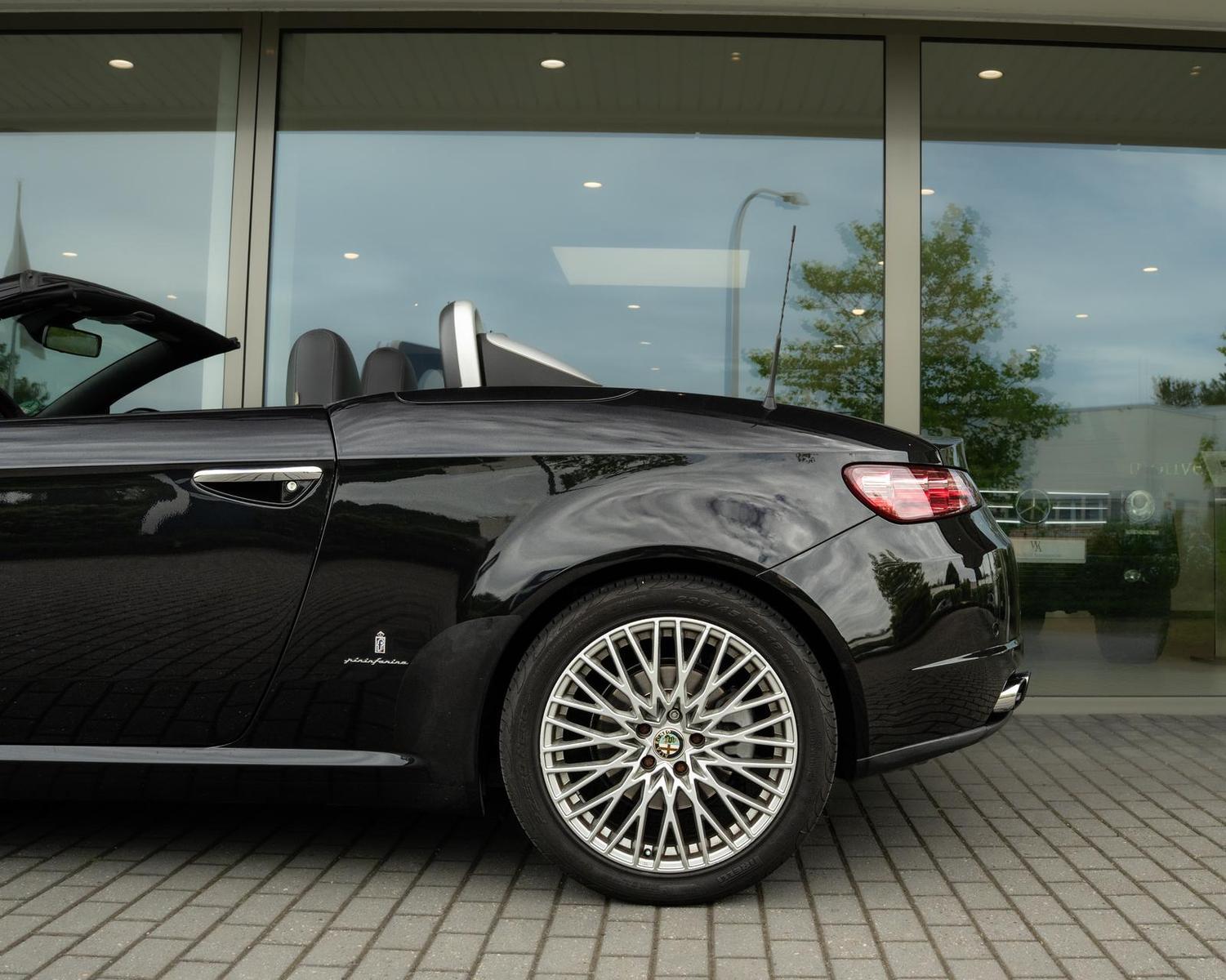 Alfa Romeo Spider 3.2 V6 JTS 260 ch BVM Q4 / 71 000 km / Cuir Poltrona Frau / Sièges électriques chauffants / Jantes 18"