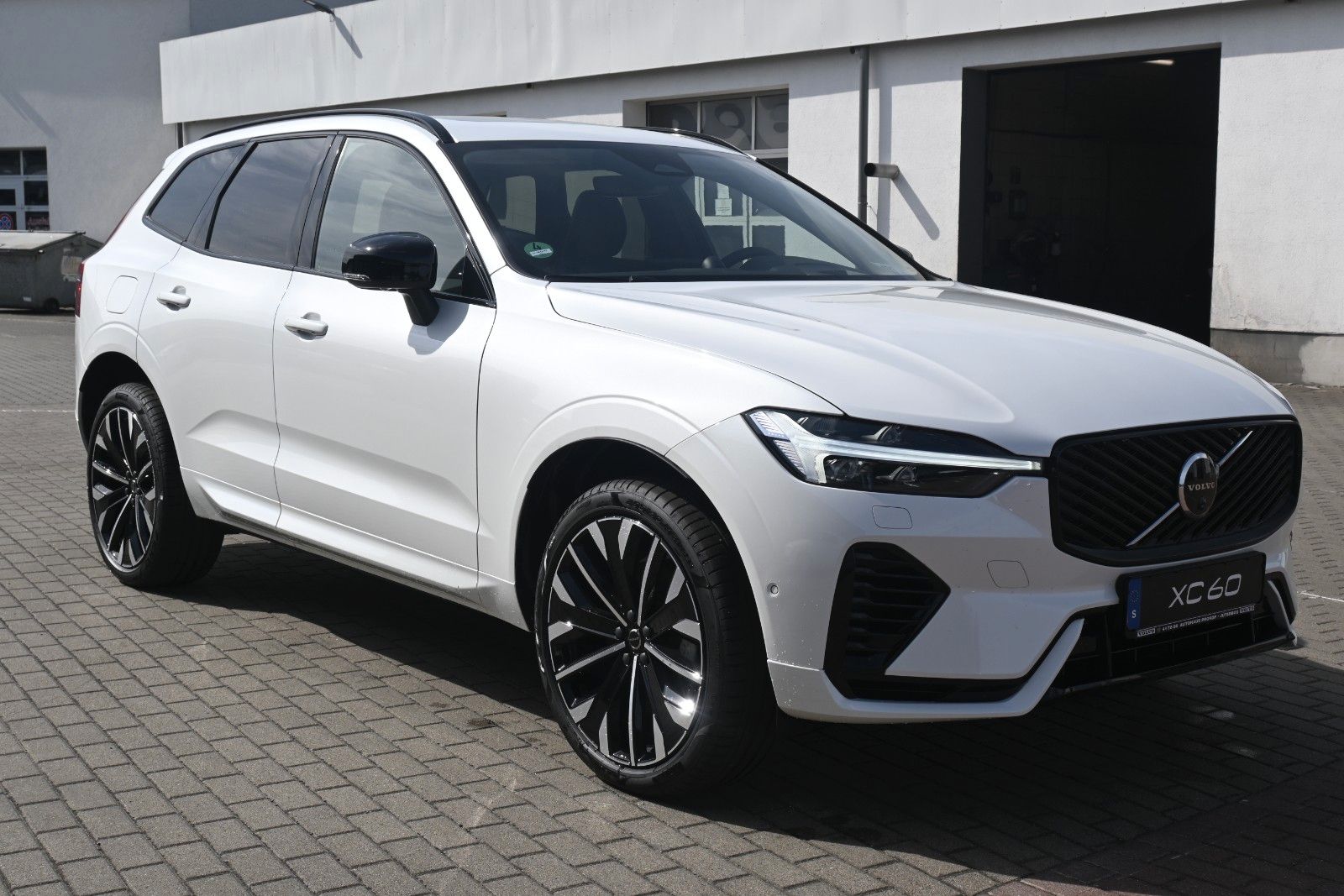 Fahrzeugabbildung Volvo XC60 T8 RC AWD Ultra Dark**360*LUFT*B&W*FACELIFT