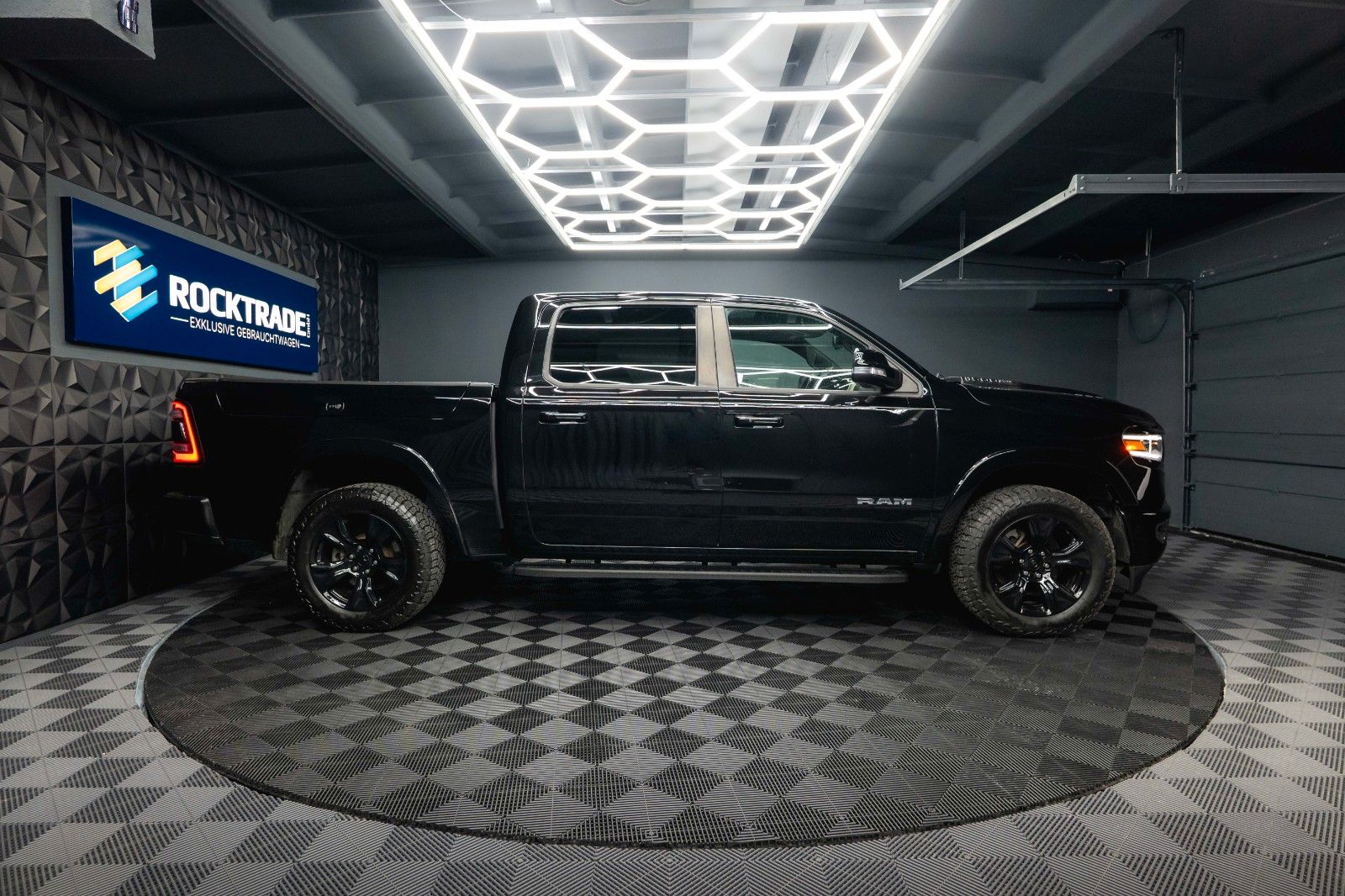 Fahrzeugabbildung Dodge RAM 5.7 V8 HEMI 4x4 Night LARAMIE RAMBOX 19%