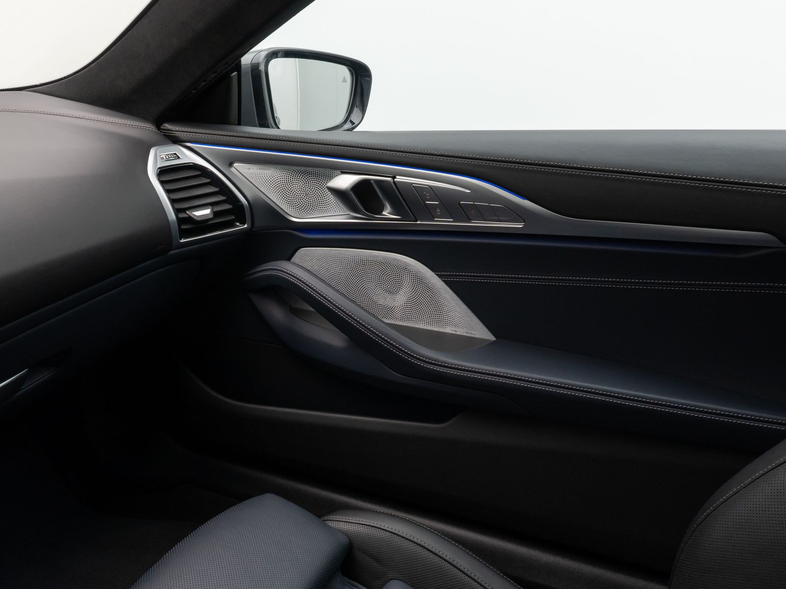 Fahrzeugabbildung BMW 840d xD Coupé B&W 360° SoftCl DisplKey Laser 20"