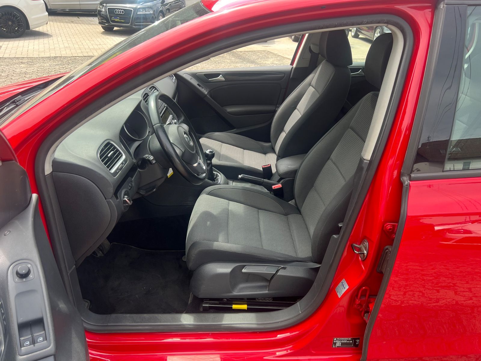 Fahrzeugabbildung Volkswagen Golf VI 1.6 Comfortline * SCHIEBEDACH *1.HAND*