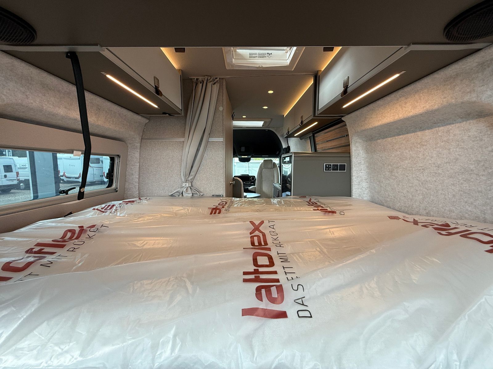 Fahrzeugabbildung HYMER / ERIBA / HYMERCAR Grand Canyon S - MB 600 - 4x4