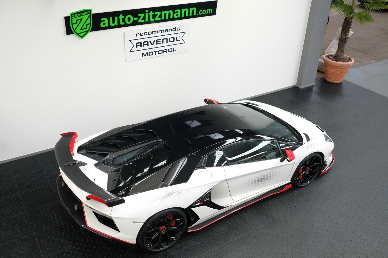 Fahrzeugabbildung Lamborghini SVJ Coupe/LIFT/CARBON/SENSONUM/ADPERSONAM/CAMERA