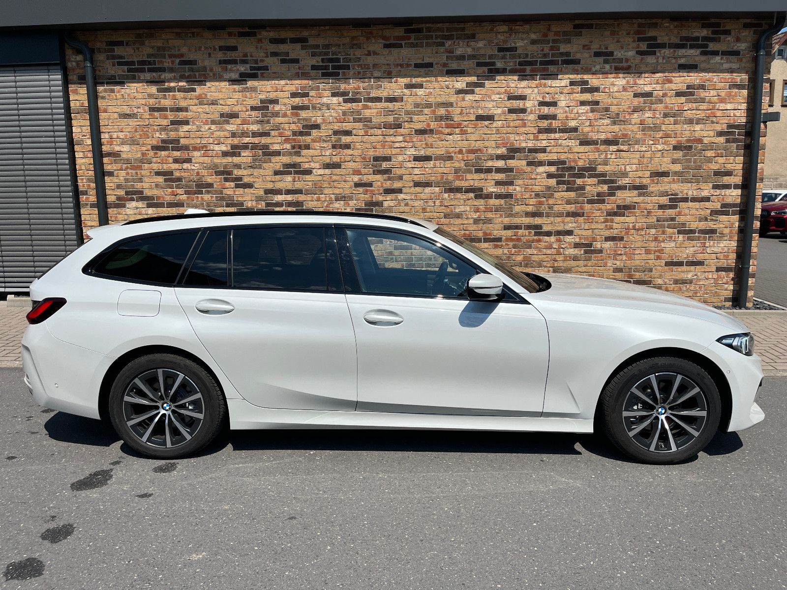 BMW 318i Tour LCI AHK HiFi Navi LED Sportsitze Leder foto 7