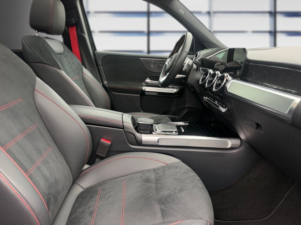 Fahrzeugabbildung Mercedes-Benz GLB 35 AMG 4M AHK+PANO+MULTIB+NIGHT+AUG.REA+CARP