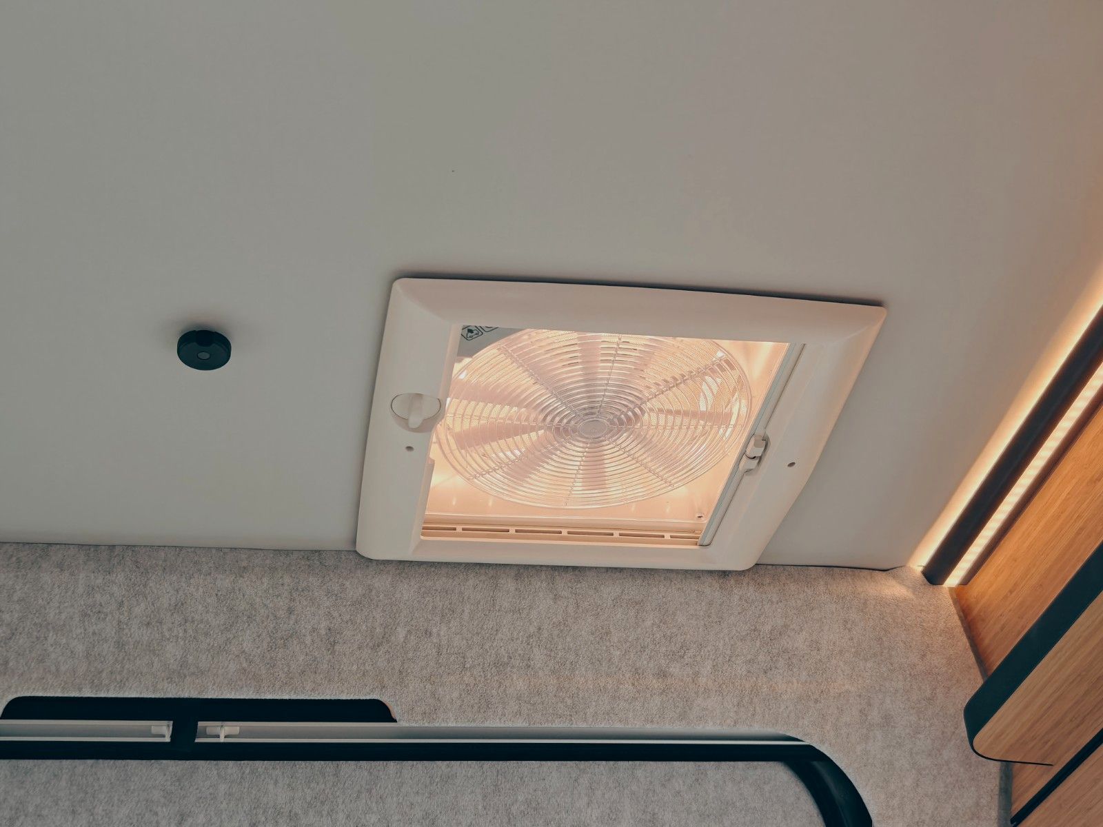 Fahrzeugabbildung HYMER / ERIBA / HYMERCAR VENTURE S 4x4 SANSIBAR® LTD. 1 OF 7 by palmo