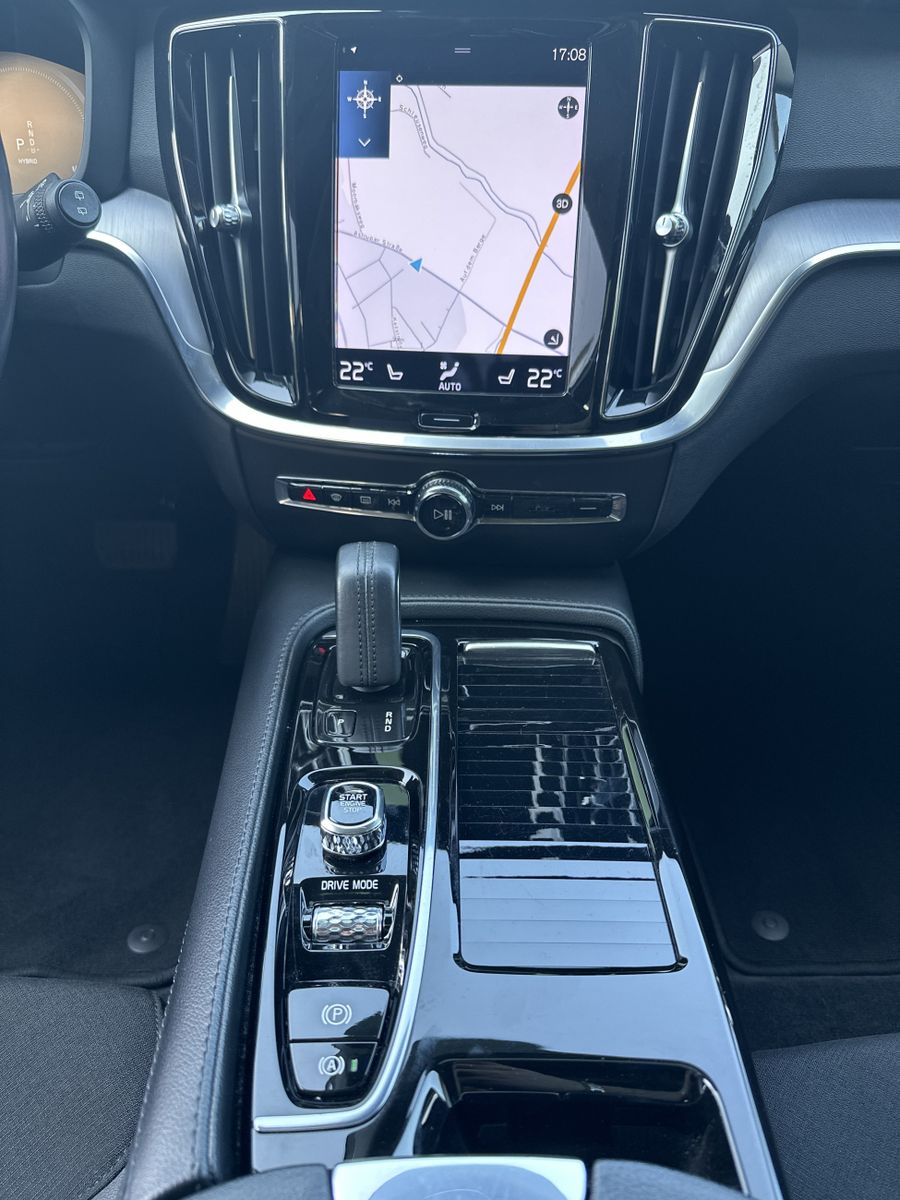 Fahrzeugabbildung Volvo V60 T6 AWD Recharge Inscription NAV+LED+H&K+PANO