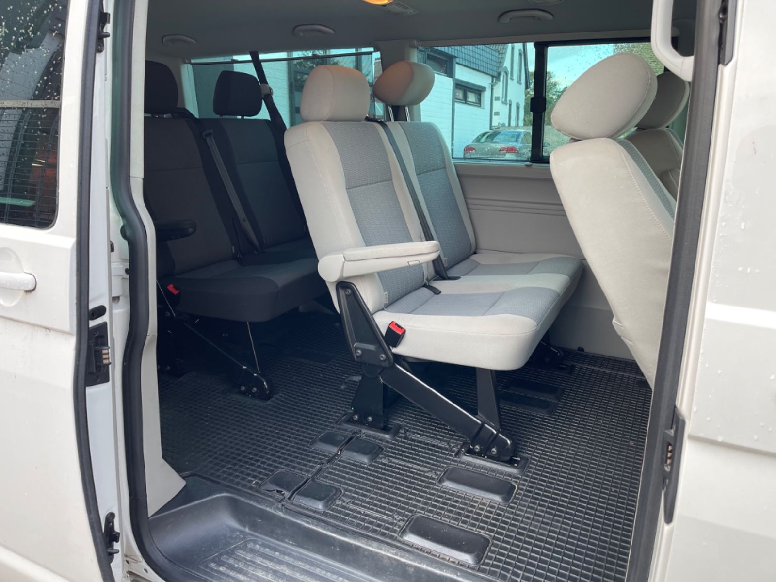 Fahrzeugabbildung Volkswagen T6 Caravelle Comfortline lang 9Sitze Automatik