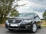 Volkswagen Passat Limousine *Highline*Rentnerfzg*Scheckheft - Volkswagen Passat aus 2005: Highline