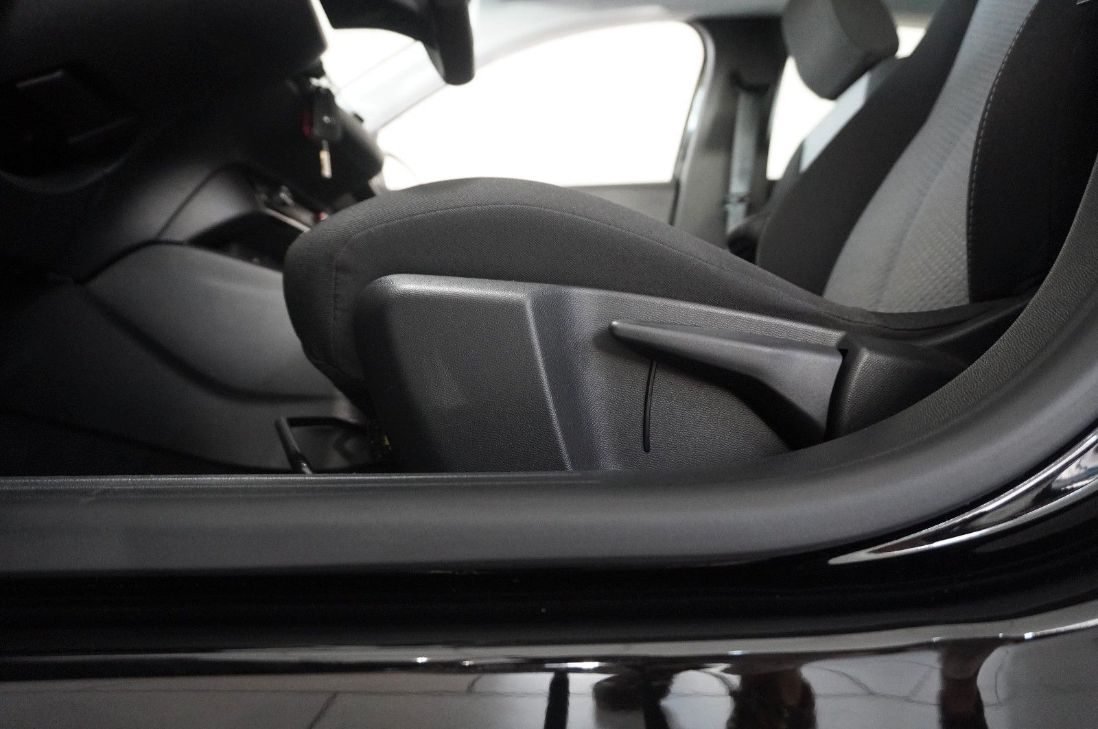 Fahrzeugabbildung Opel Corsa 1.2 MIRROR-LINK/SHZ/PDC/KAMERA/ALU16/LHZ