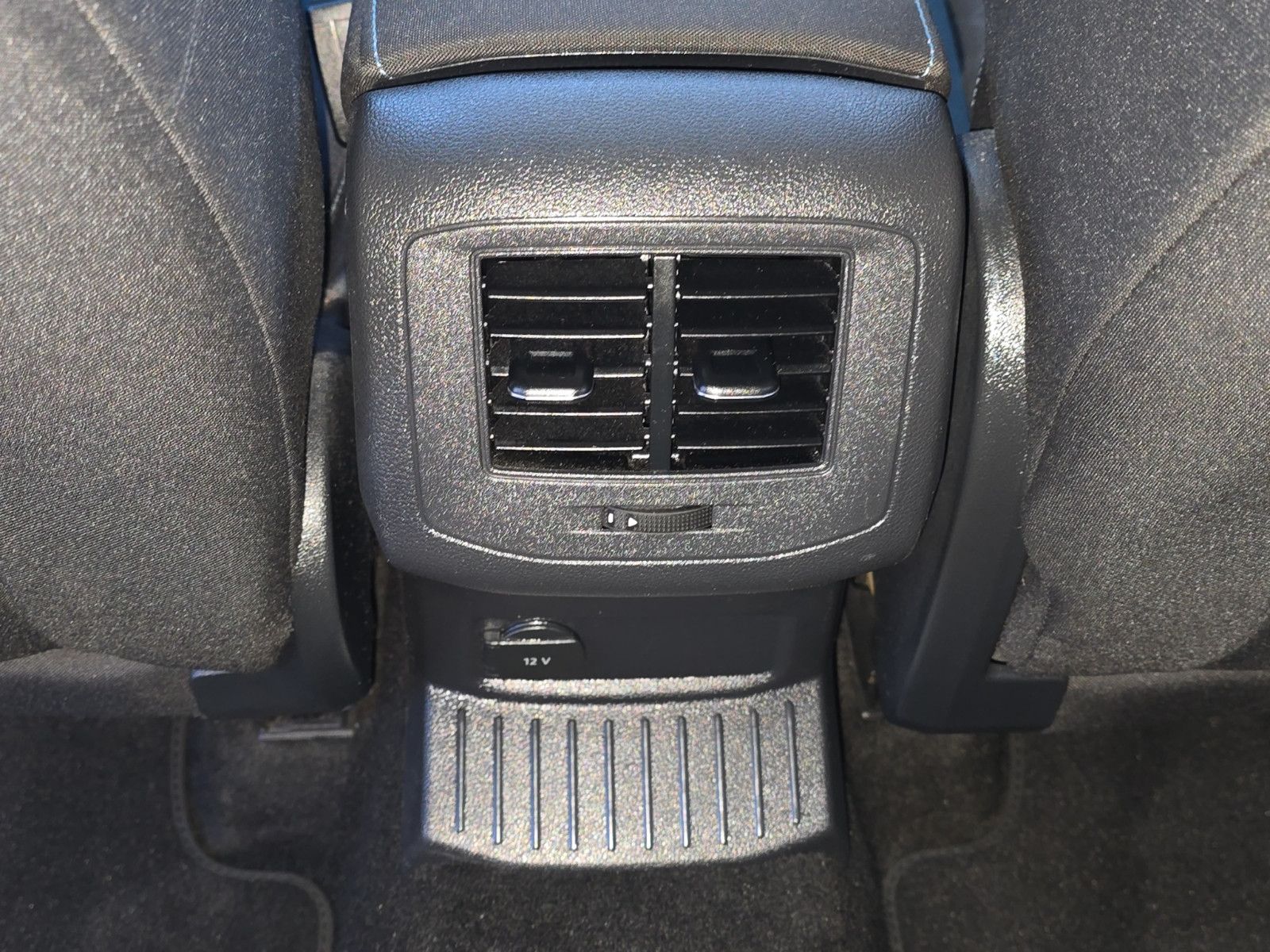 Fahrzeugabbildung Volkswagen T-Roc IQ.DRIVE AUS 1.HAND TOP ZUSTAND