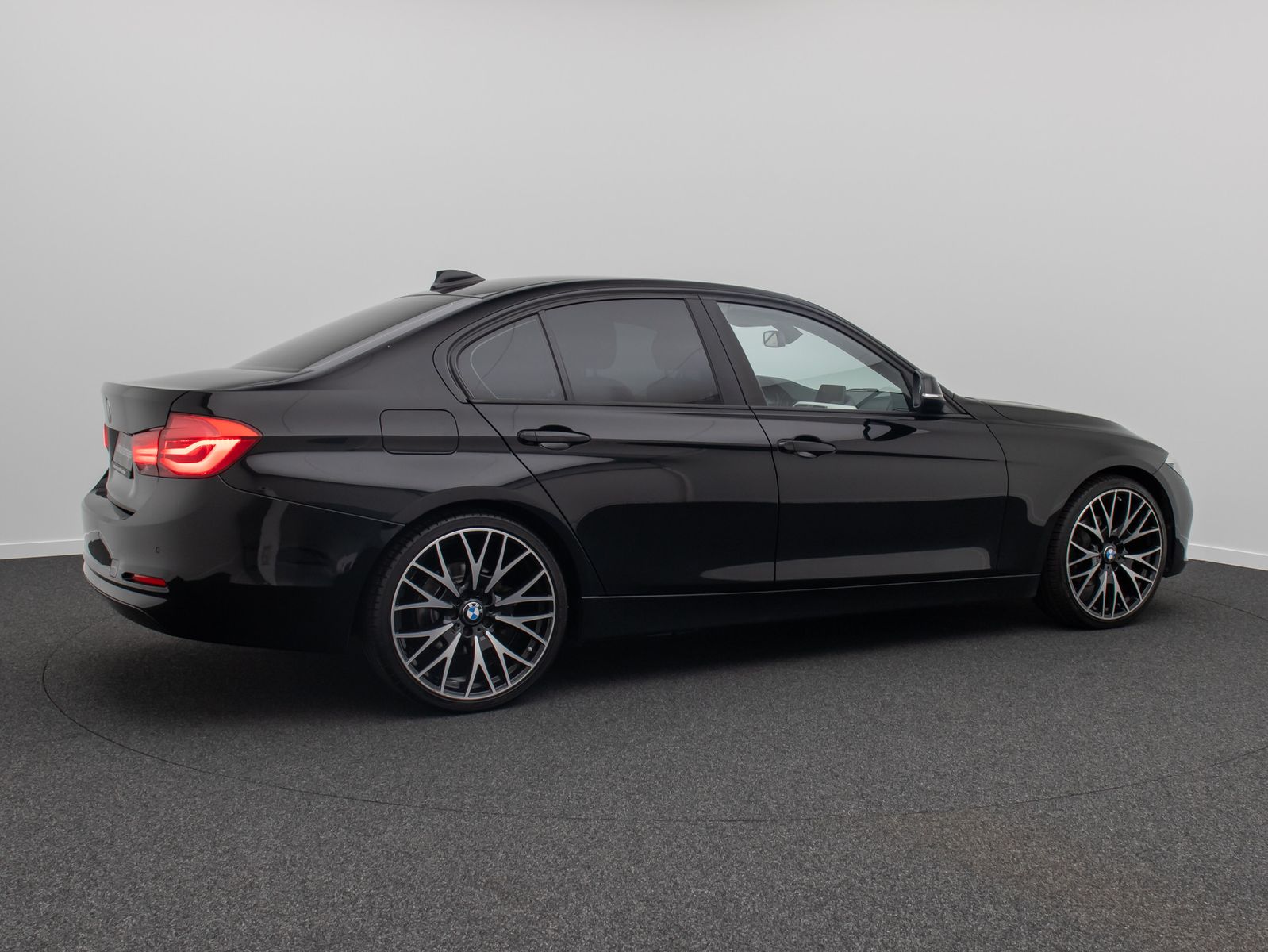 Fahrzeugabbildung BMW 318d Advantage M-Sport Tempo PDC