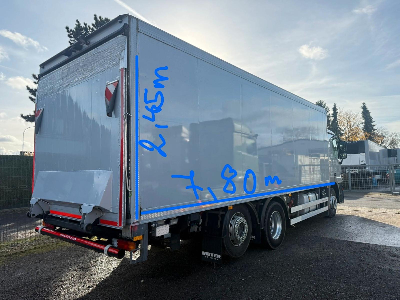Mercedes-Benz Kühlkoffer Aufbau