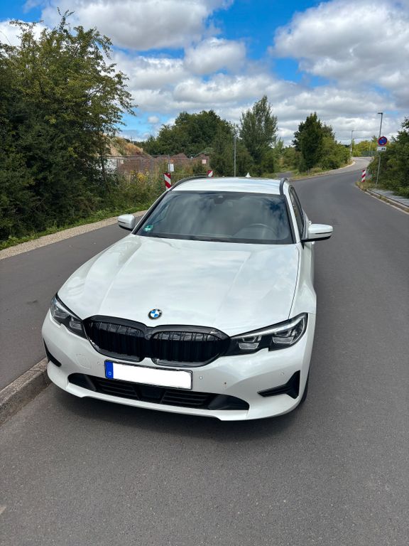 Image of BMW 320