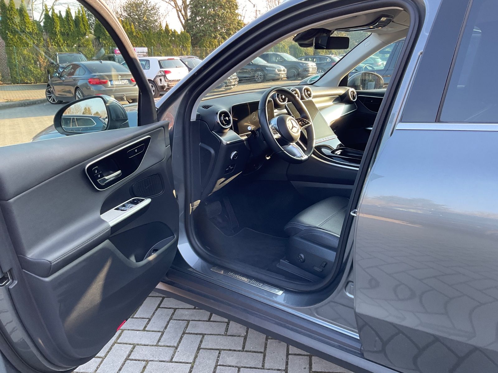 Fahrzeugabbildung Mercedes-Benz GLC 220 d 4M,AHK,Kamera,Leder,CarPlay