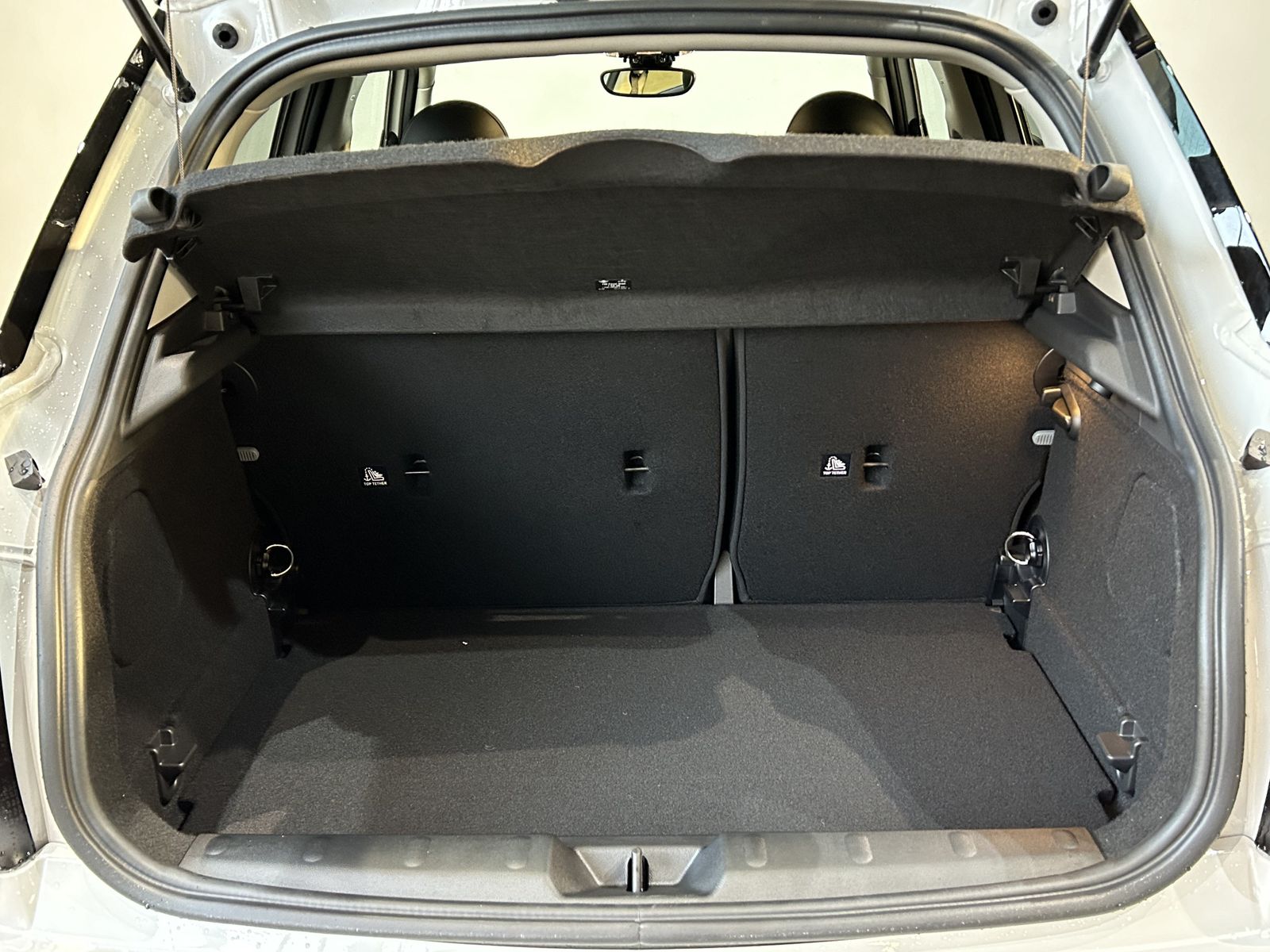 Fahrzeugabbildung MINI Cooper 5-Türer PDC, Sportsitze DAB LED Navi Temp