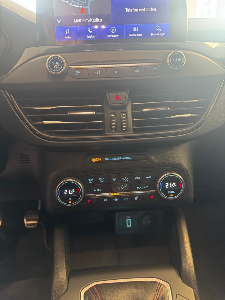 Fahrzeugabbildung Ford Focus 1,5 EcoBoost ST-Line /LED/NAVI/KLIMA