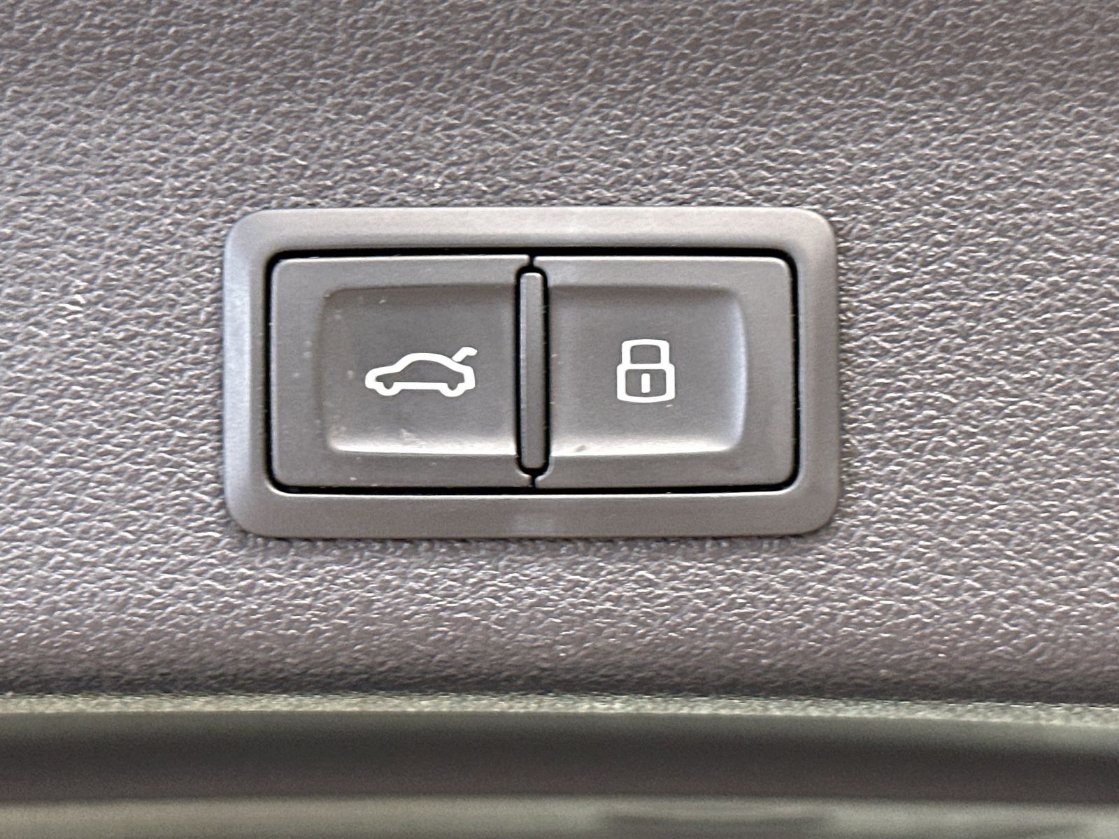 Fahrzeugabbildung Audi A6 Avant 40 TDI Sport NAV+LED+SHZ+KAM+AHK+DAB