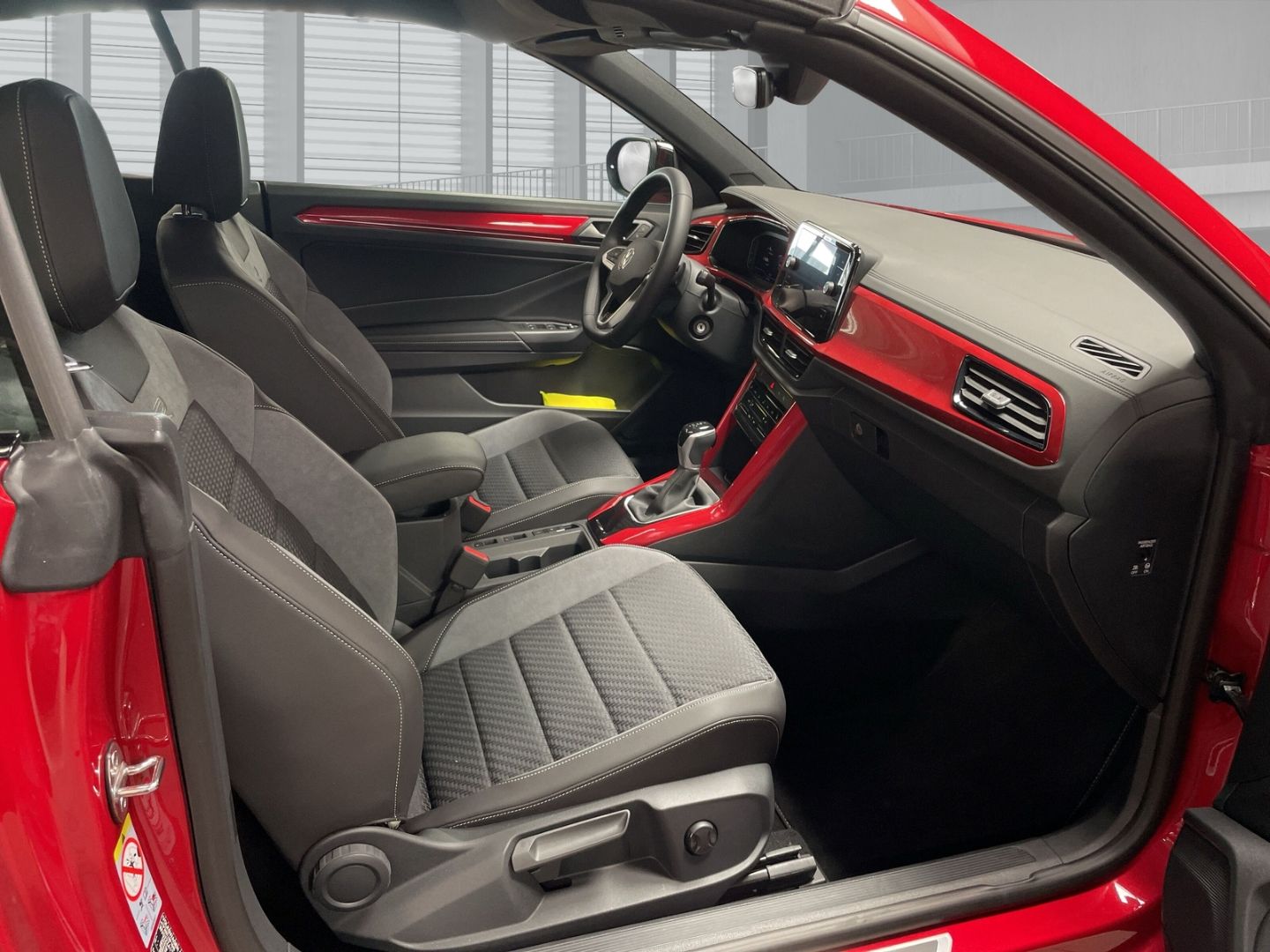 Fahrzeugabbildung Volkswagen T-Roc Cabriolet R-Line 1.5 TSI DSG Sportpaket Na