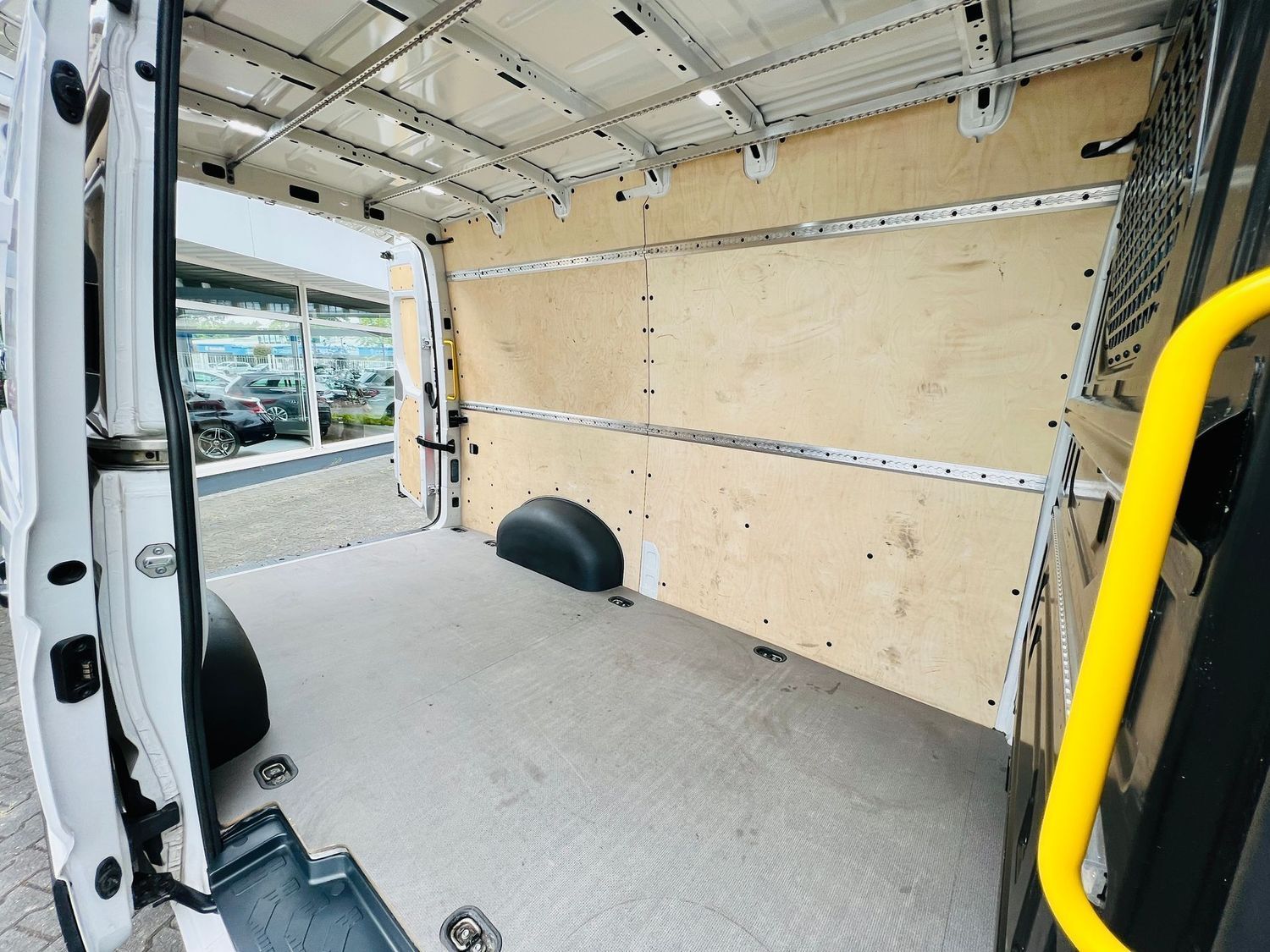 Fahrzeugabbildung Volkswagen Crafter Kasten 35 Hoch, L3H3, RFK, Klima, PTS, T
