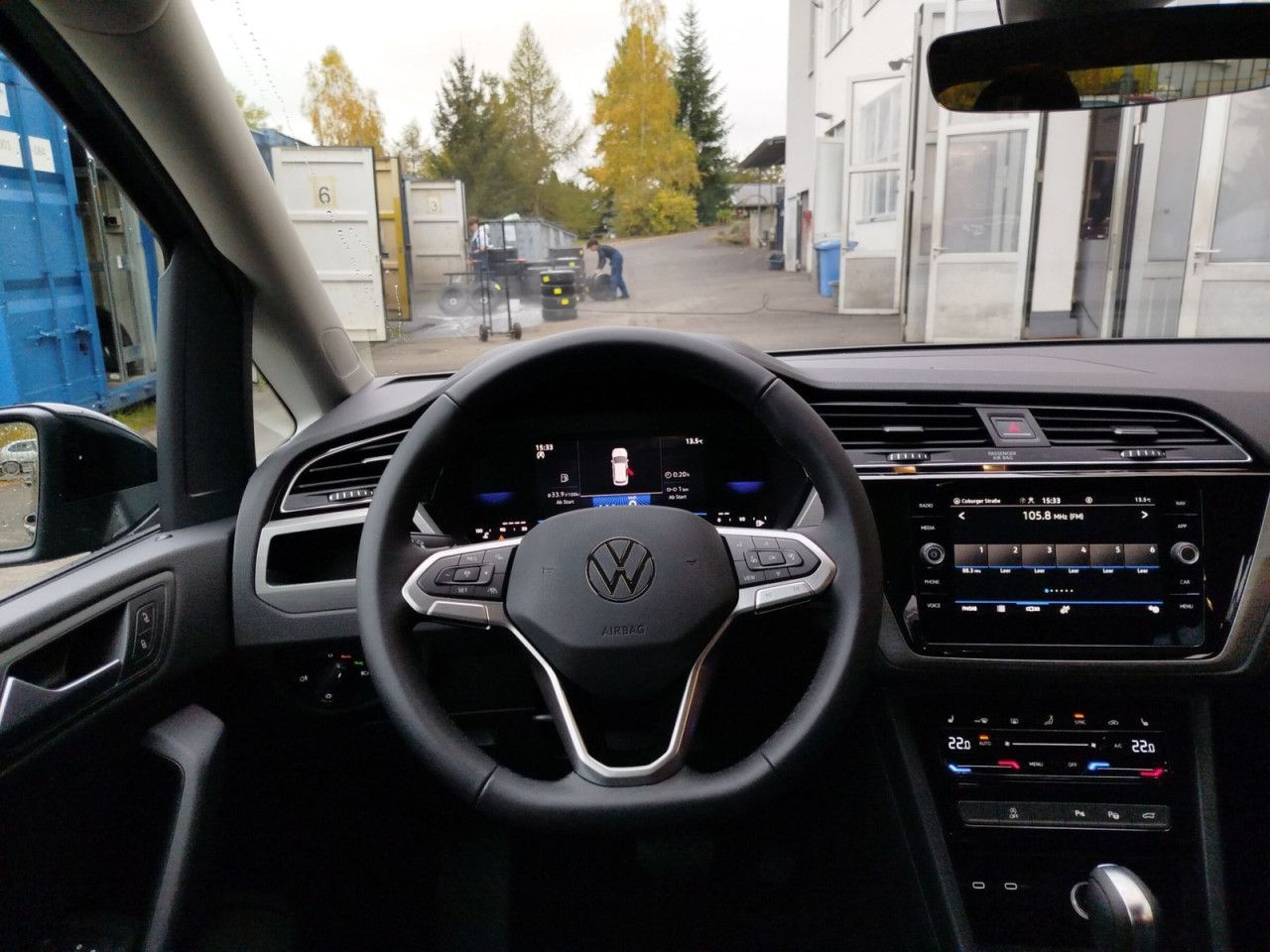 Fahrzeugabbildung Volkswagen Touran Comfortline 1.5 TSI DSG, AHK, Easy Open
