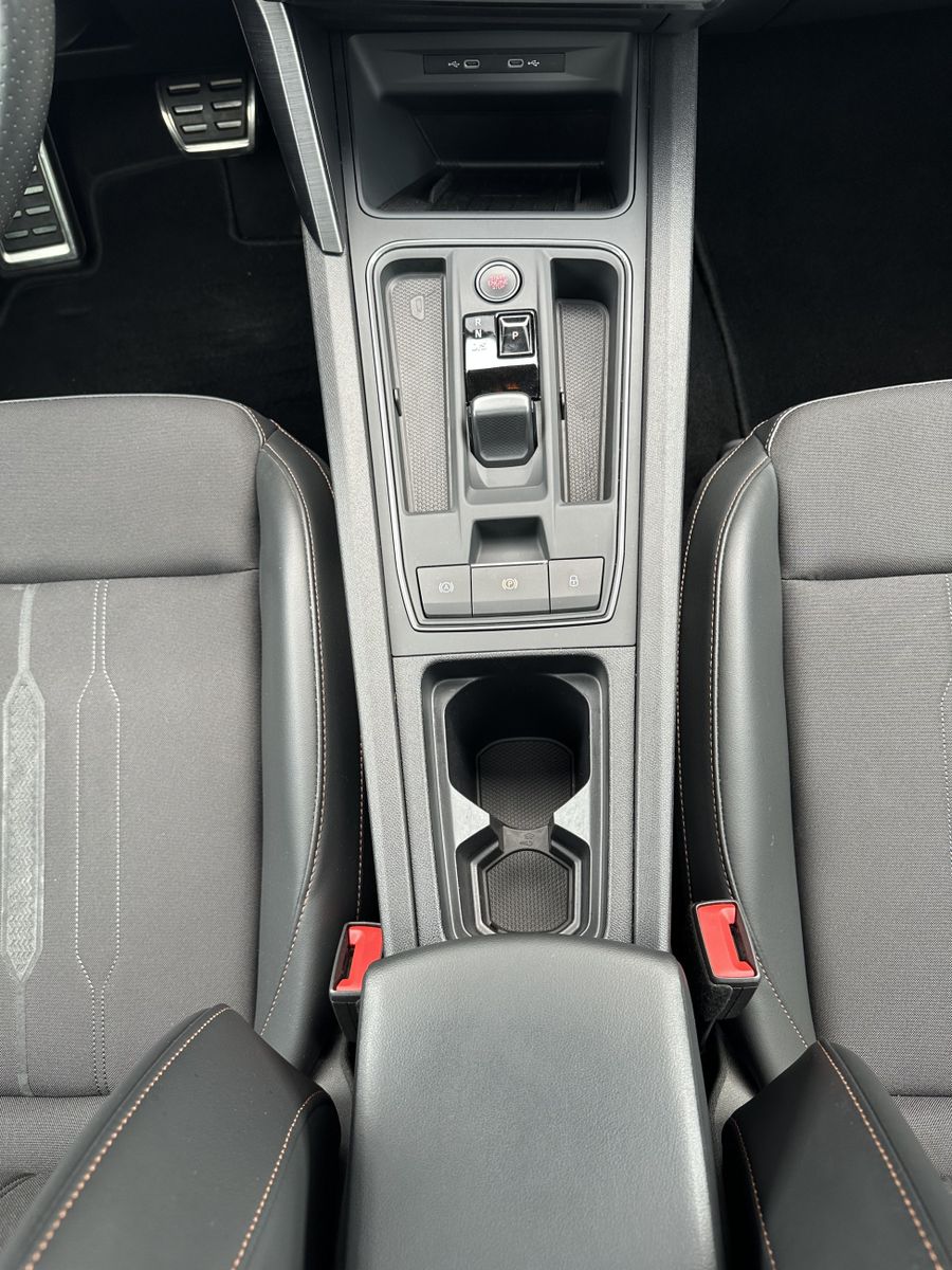 Fahrzeugabbildung CUPRA Leon SpT 1.4 TSI e-Hybrid VZ NAV+LED+ACC+PANO+SH