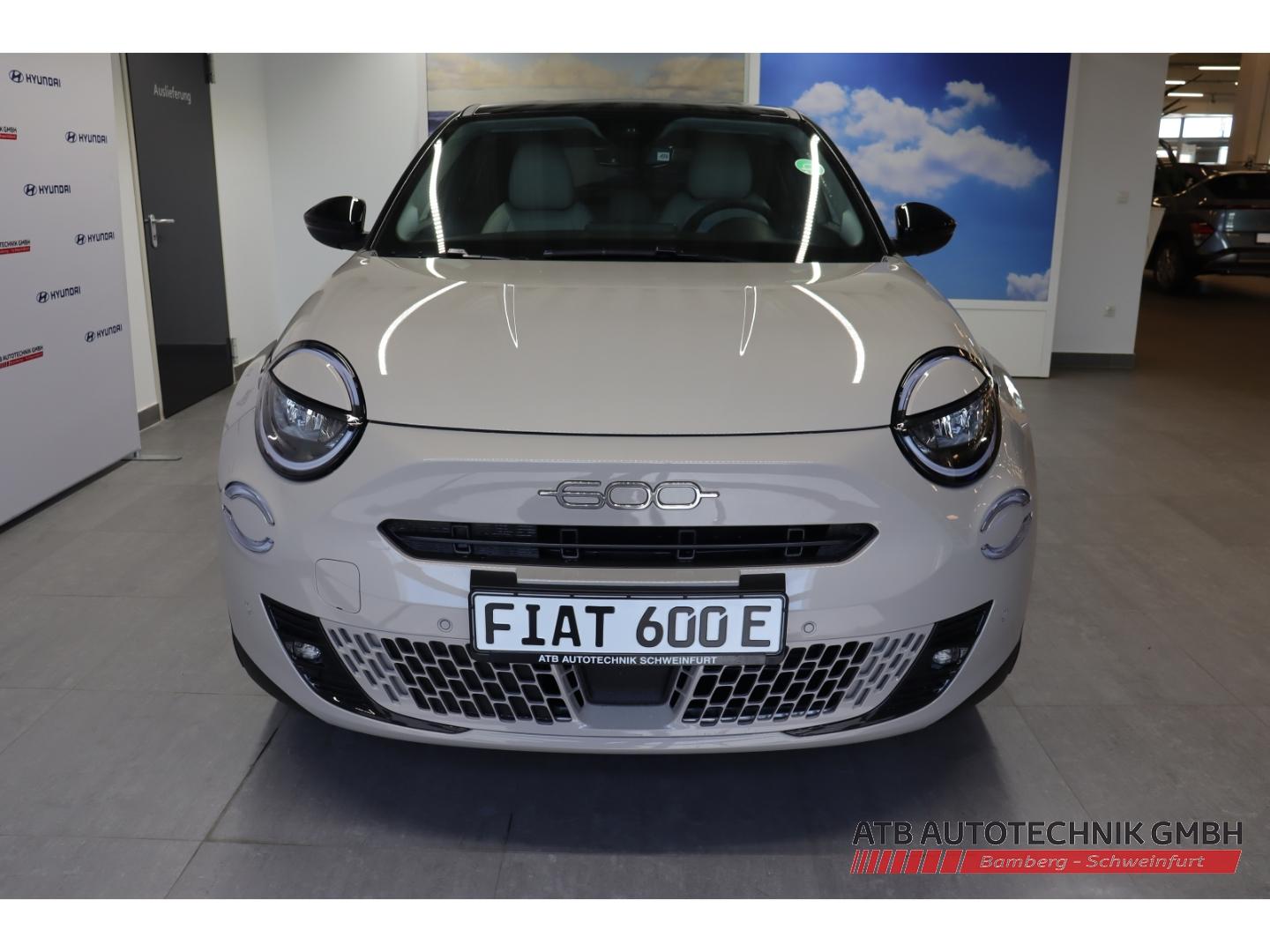 Fiat 600e MY25 La Prima 115 kW Navi Massagesitze LED 