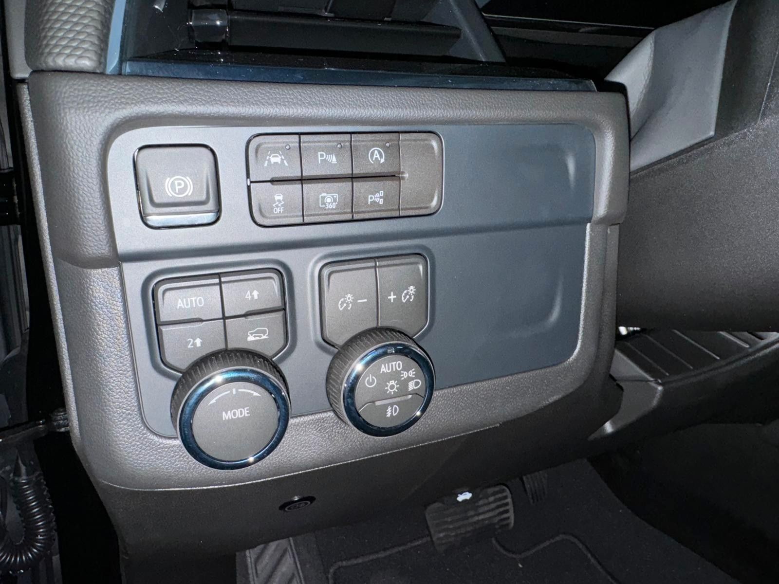 Fahrzeugabbildung Chevrolet 2026 TAHOE 6.2 ECOTEC RST 4x4-22"-NAV