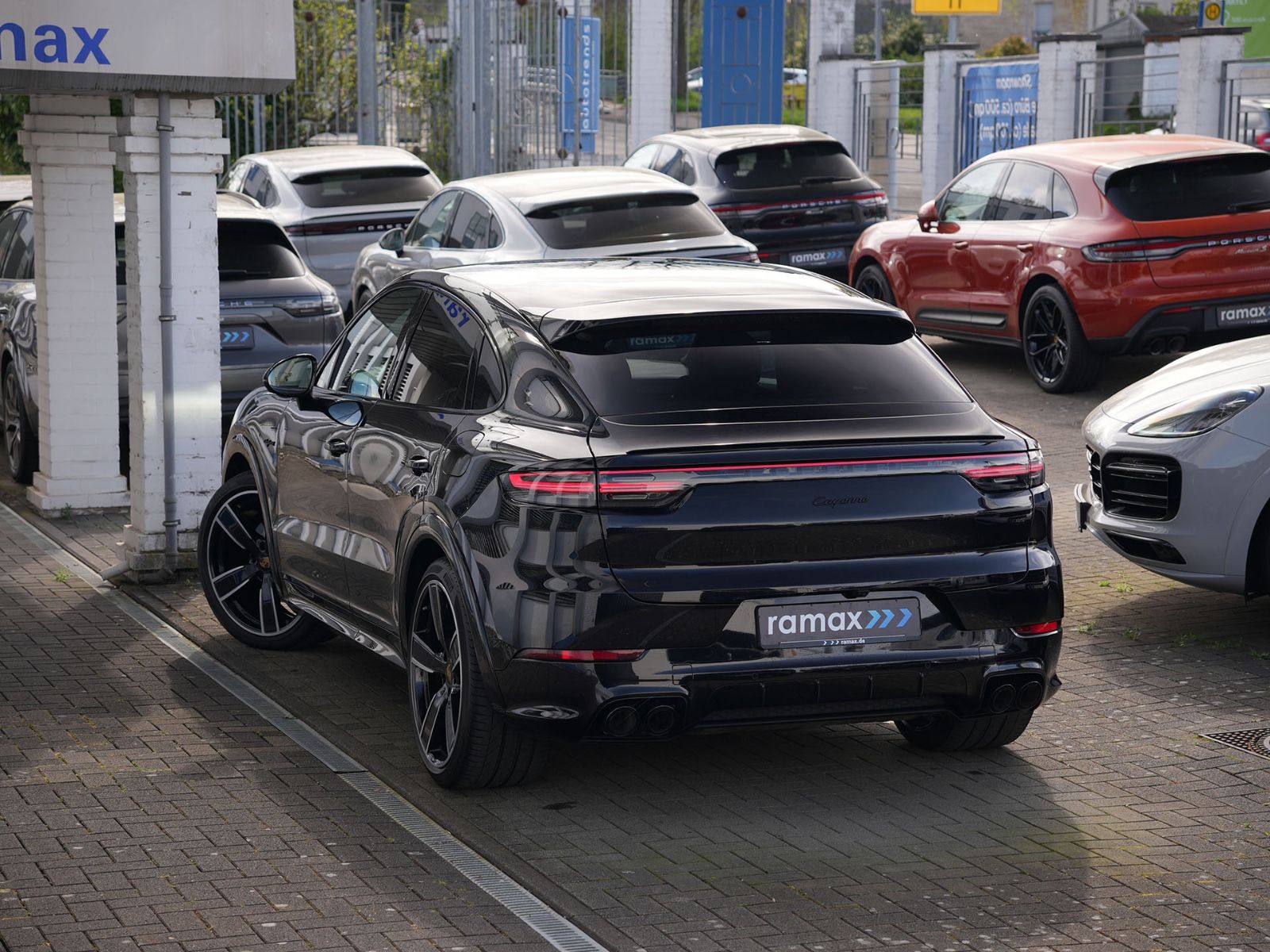 Porsche E-Hybrid Coupé SPORTDESIGN-PAKET-SPORTABGAS.-22" foto 7