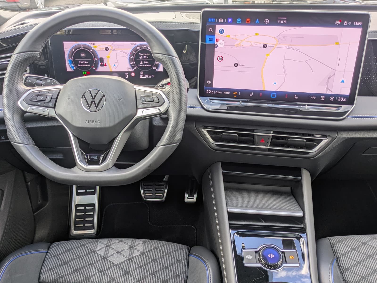 Fahrzeugabbildung Volkswagen Tiguan 2.0 TDI 4M R-Line PANO*H&K*AHK*MATRIX*20"