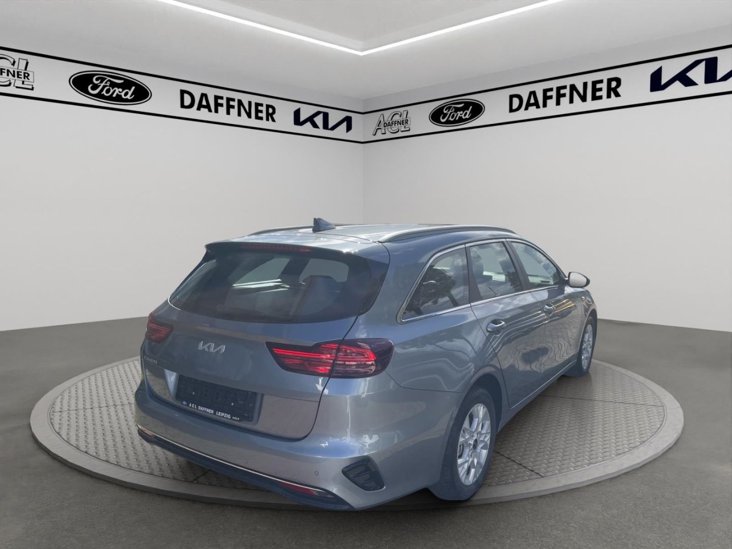 Fahrzeugabbildung Kia Ceed_sw Vision Kamera LIM VerkehrszeichenERK DAB