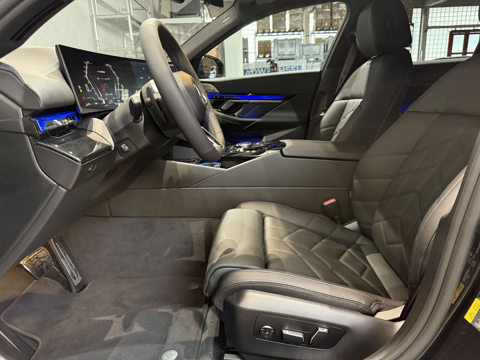 Fahrzeugabbildung BMW i5 xDrive40 B&W Hifi, Sitzbelüftung, 20" LMR