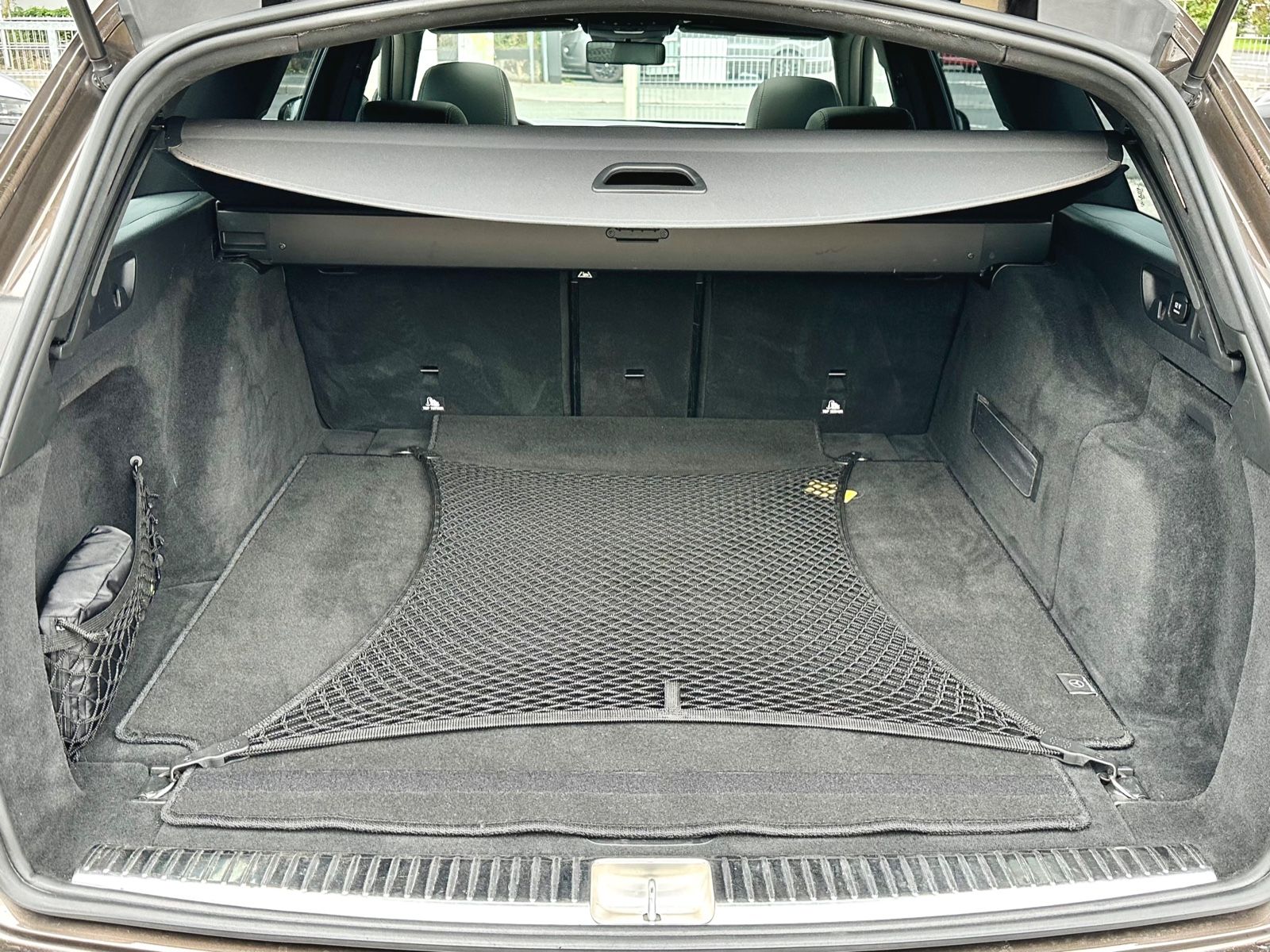 Fahrzeugabbildung Mercedes-Benz E 350 d T AMG LINE 4MATIC*PANO+M.2018*